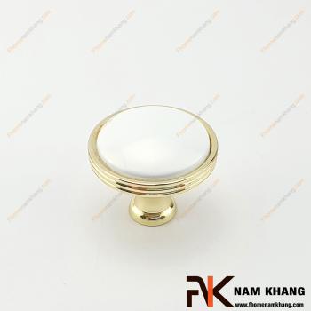 Núm cửa tủ tròn bằng sứ trắng viền vàng NK020-TV2