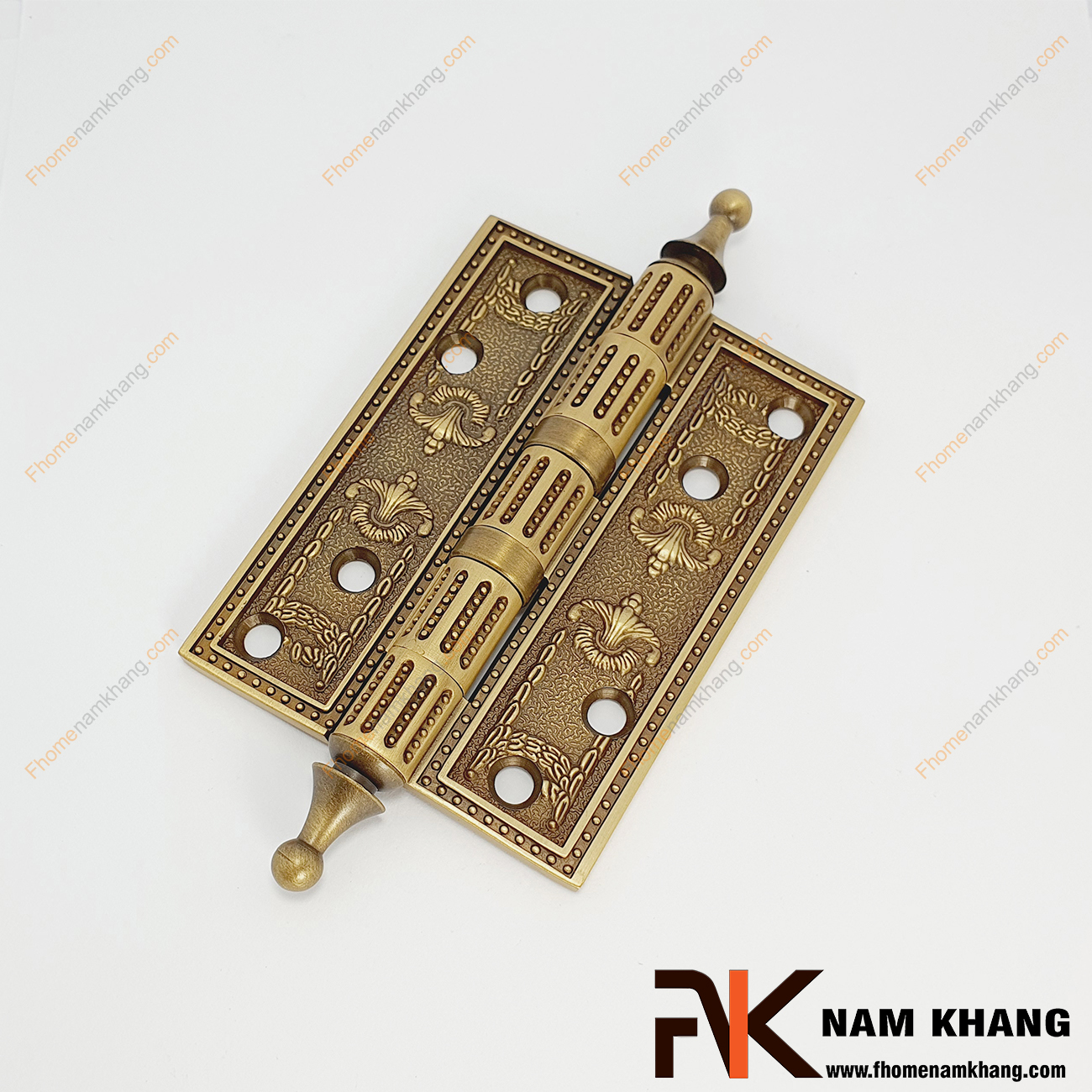 Bản lề lá dạng hoa văn màu đồng vàng viền đen NK601-10DR là một sản phẩm thông dụng và quan trọng khi lắp đặt các cánh cửa.
