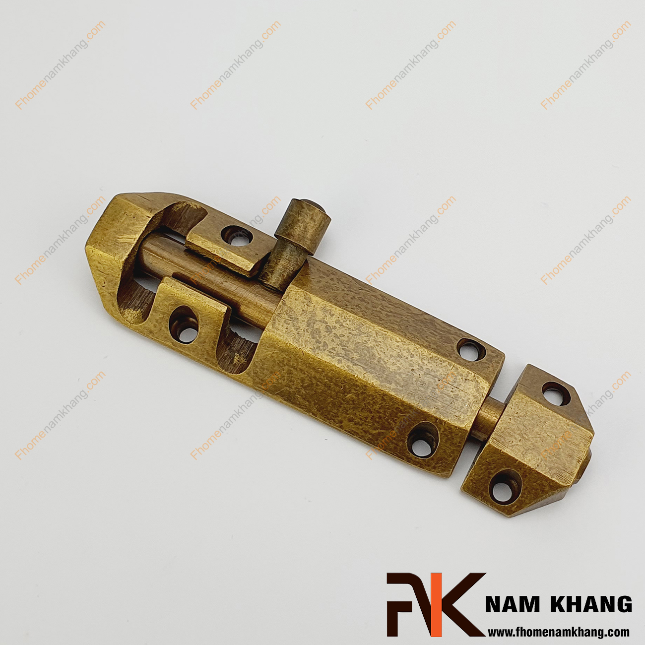 Chốt cửa bằng đồng màu đồng cổ NKD082-C là một dạng phụ kiện thường dùng trên các dạng cánh cửa tủ và cửa chính với mục đích khóa giữ cách cửa thông qua cơ cấu khóa đơn giản.