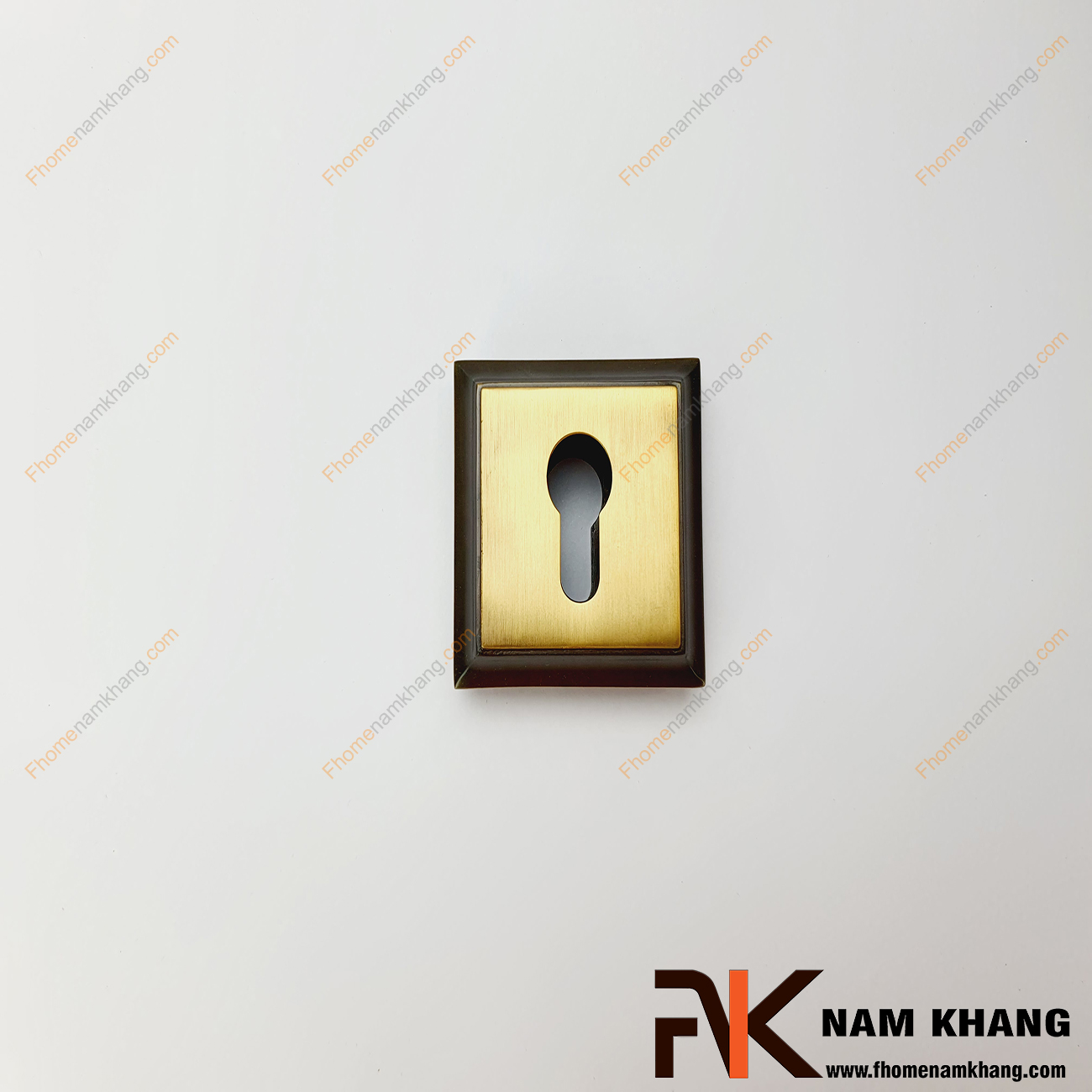 Khóa âm cửa mở bằng đồng cao cấp NK566KA-RX - dòng khóa cửa nhỏ gọn sử dụng được cho nhiều dạng cửa từ chất liệu gỗ đến nhôm, inox,...Đặc trưng của dòng khóa cửa này ở sự nhỏ gọn, tiện lợi, không quá nhiều chi tiết nhưng vẫn đảm bảo độ thâm mĩ và an toàn cao.