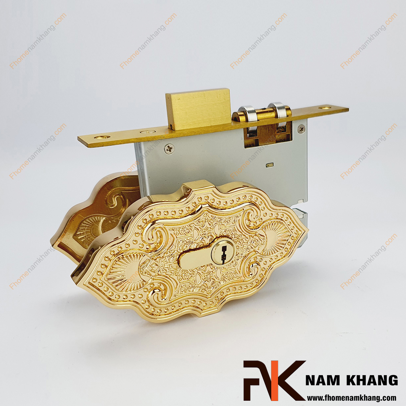 Khóa âm cổ điển bằng đồng cao cấp NK477-24K-KA là dòng khóa có thể kết hợp đa dạng với nhiều loại tay nắm khác nhau theo nhu cầu thiết kế của gia chủ. 