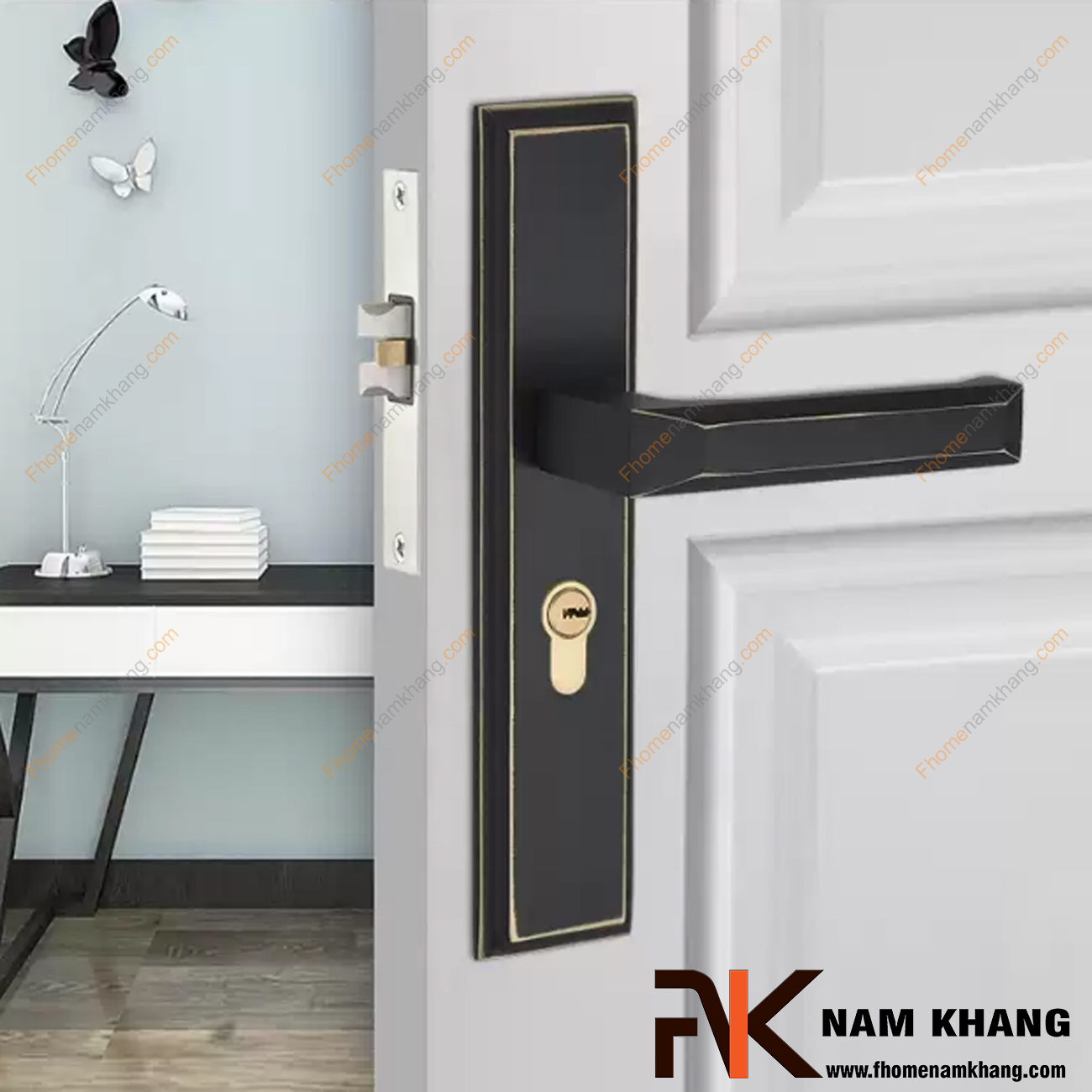 Khóa cửa chính dạng ốp vuông màu đen viền vàng NK561L-BCF là dạng khóa cửa cao cấp được sử dụng chủ yếu dành cho dòng cửa chính và các các dạng của thông phòng.