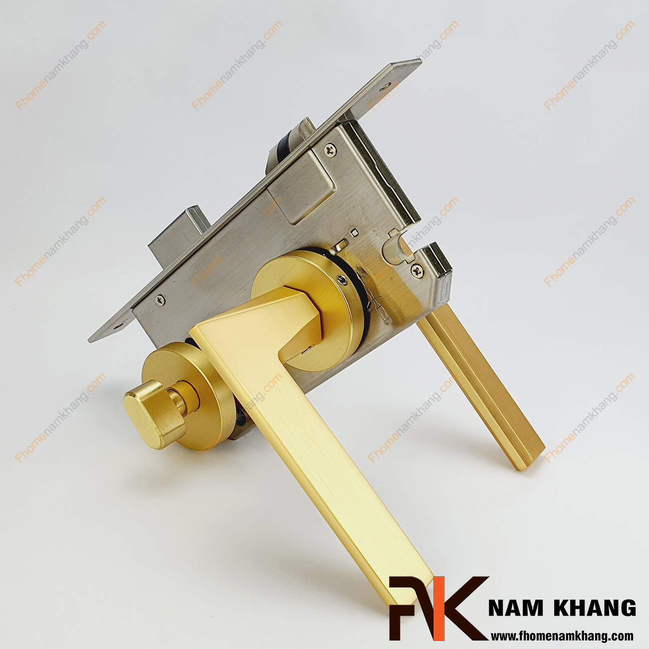 Khóa cửa phân thể dạng ốp tròn màu vàng mờ NK570-VM có thiết kế phần ốp khóa và tay gạt riêng biệt, khá nhỏ gọn và tạo được sự nổi bật độc đáo của một dòng khóa cửa.