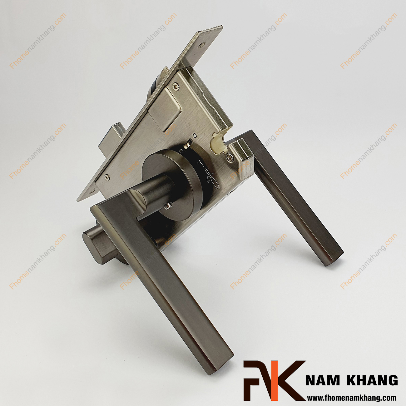 Khóa cửa phân thể dạng trơn bằng hợp kim cao cấp NK571-X có thiết kế nhỏ gọn, phần ốp khóa và tay gạt riêng biệt, tạo được sự nổi bật độc đáo.