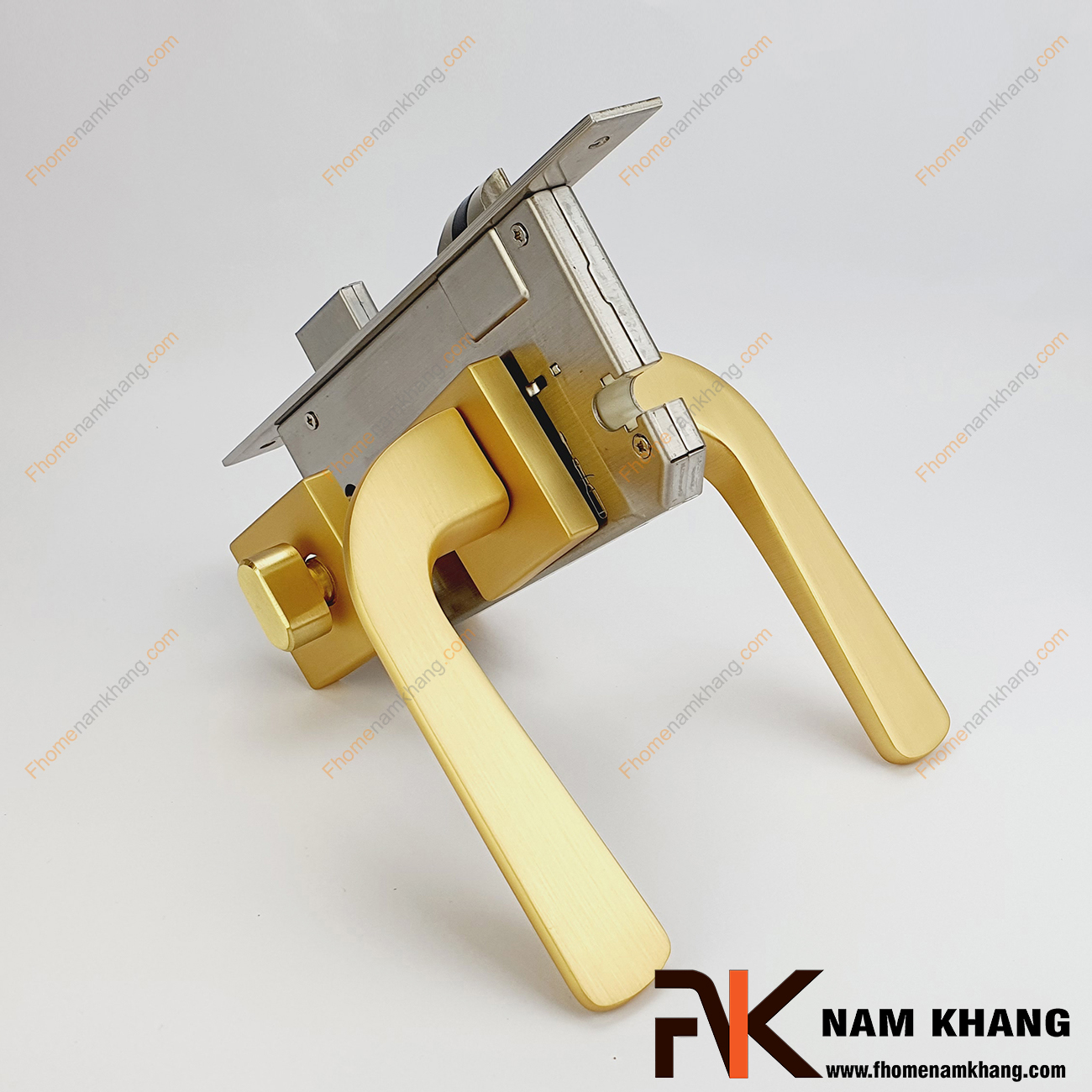 Khóa cửa phân thể dạng trơn màu vàng mờ NK572-VM được sản xuất từ hợp kim cao cấp. Khóa có thiết kế phần ốp khóa và tay gạt riêng biệt, kháa nhỏ gọn và tạo được sự nổi bật độc đáo của một dòng khóa cửa.