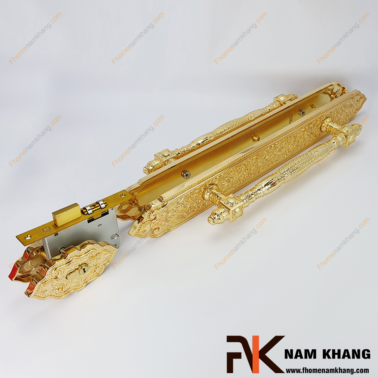 Khóa cửa sảnh phối hợp màu đồng vàng NK477XL-24K là dạng khóa cửa phối hợp đặc trưng khi kết hợp dòng khóa thân rời và tay nắm cửa sảnh lớn.
