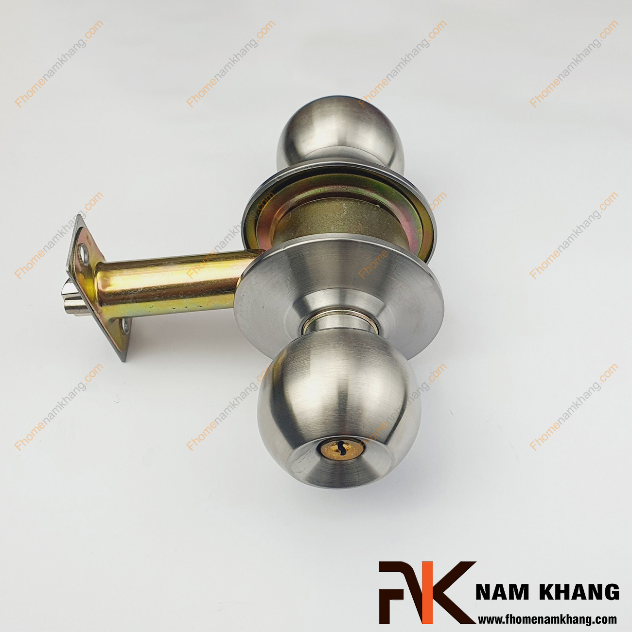 Khóa tay nắm tròn dạng cò dài NK430BLS-INOX là dạng khóa cửa thông dụng, đơn giản, có thiết kế tay nắm tròn dạng cầu bằng quả đấm.