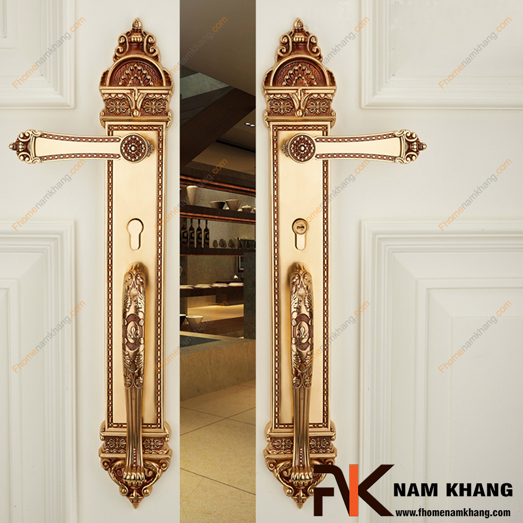 Khóa cửa sảnh cổ điển bằng đồng cho cửa gỗ NK481XL-RC được sản xuất từ vật liệu cao cấp, có thiết kế rất độc đáo ở phần tay nắm lớn trên phần thân khóa.