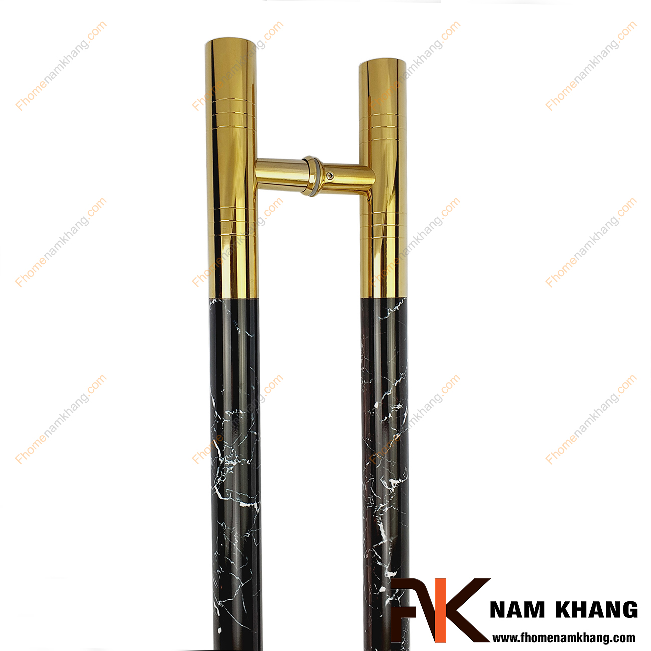 Tay nắm cửa chính màu vàng bóng phối vân đá đen NKC014-DV được sản xuất từ inox cao cấp, có kích thước lớn chuyên dùng cho cửa sảnh, cửa cổng, cửa chính, cửa 2 hoặc 4 cánh,...