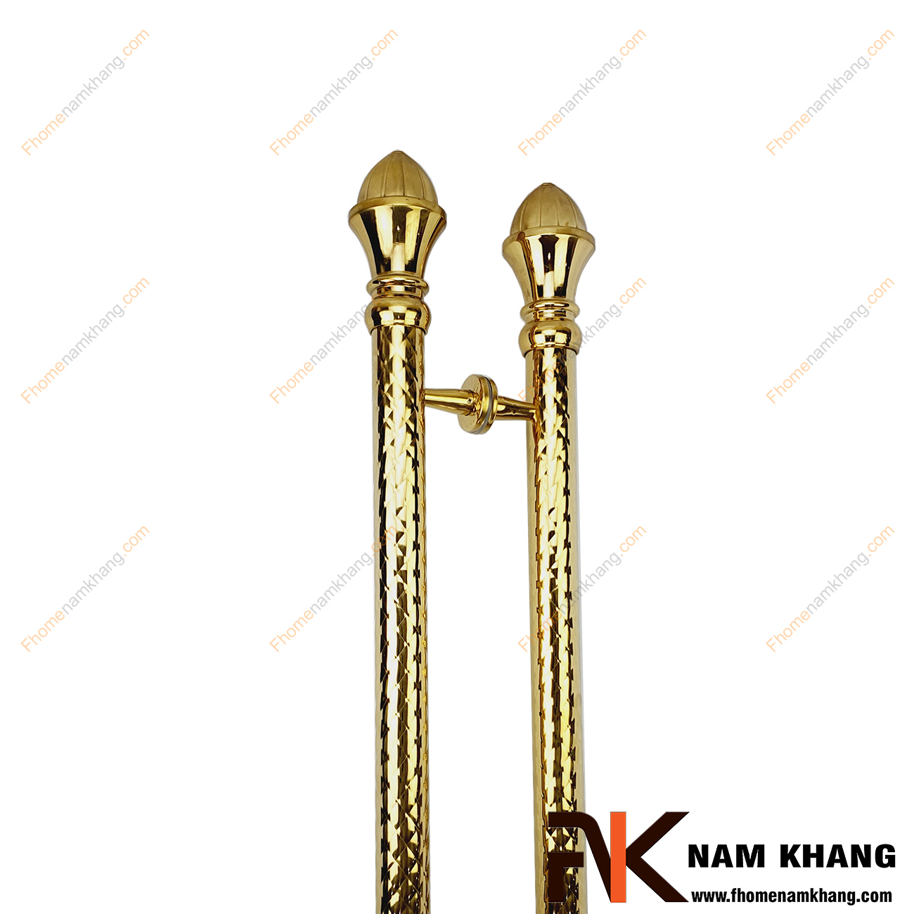 Tay nắm cửa chính cổ điển màu vàng gold NKC015-180XBV được sản xuất từ chất liệu cao cấp, có kích thước lớn chuyên dùng cho cửa gỗ, cửa chính, cửa cổng, cửa 2 hoặc 4 cánh,...