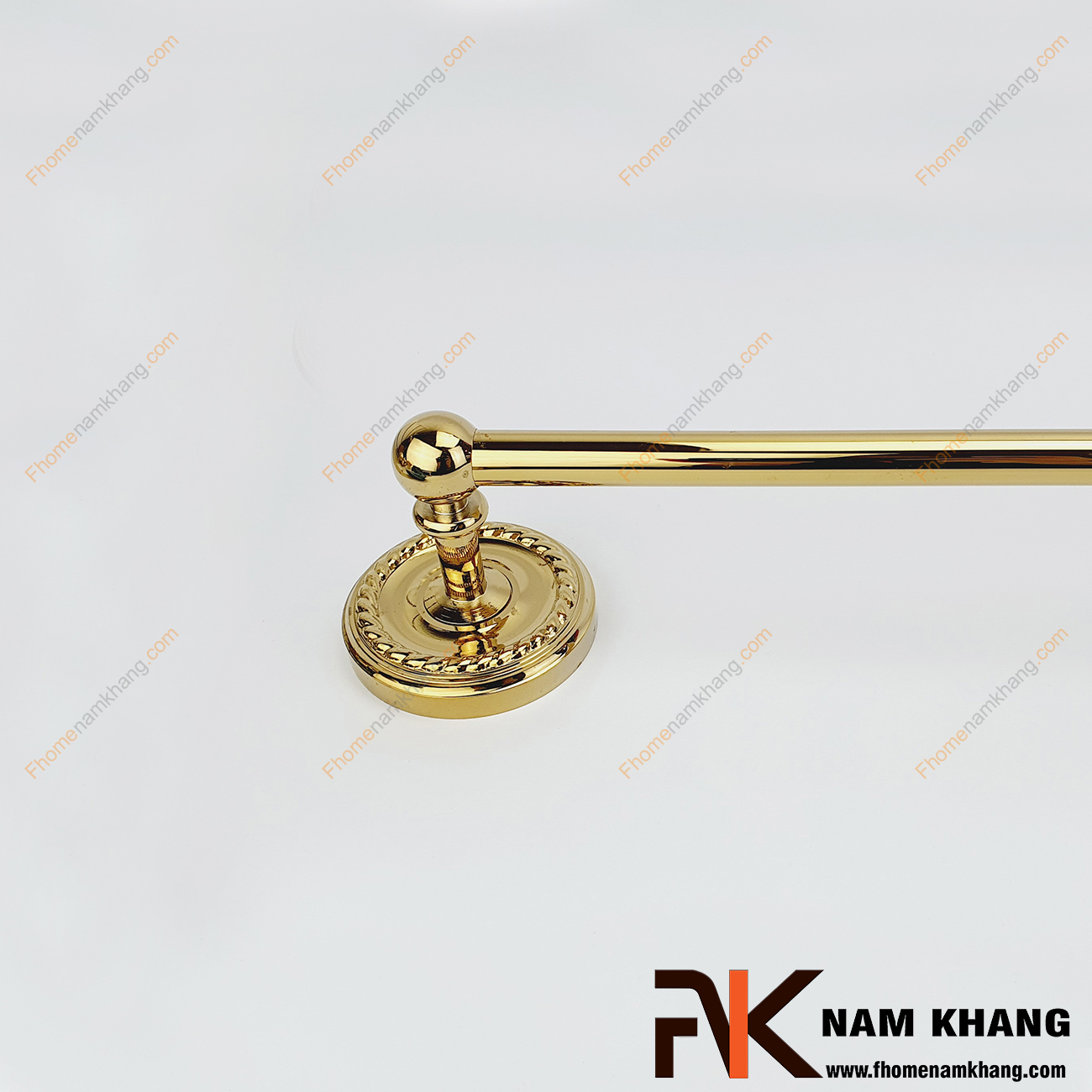Treo khăn thẳng bằng đồng vàng bóng đế hoa văn NKTK-001V mẫu treo khăn dạng 1 thanh tròn thẳng ấn tượng với màu vàng bóng cao cấp.
