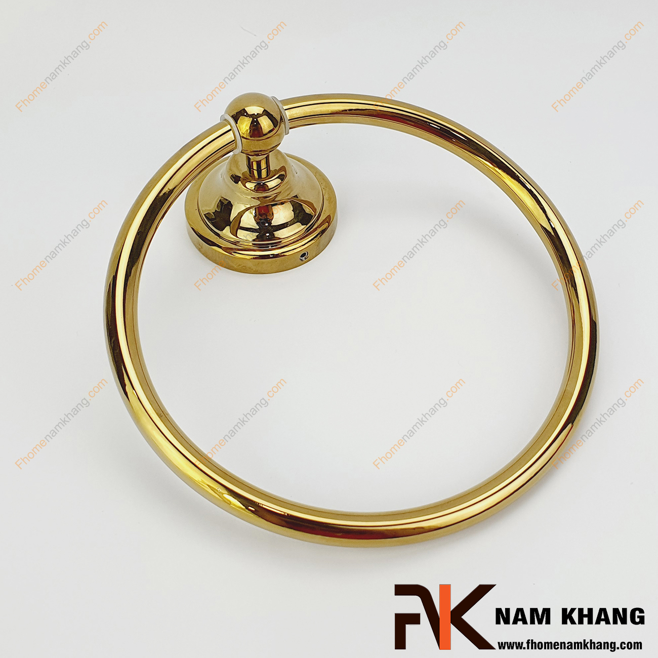 Treo khăn tròn bằng đồng vàng bóng NKTK-002TV là sản phẩm treo khăn cao cấp từ chất liệu đồng cao cấp. Sản phẩm được sử dụng chủ yếu trong hệ thống nhà vệ sinh, phòng tắm phục vụ nhu cầu treo khăn tắm, treo quần áo. 