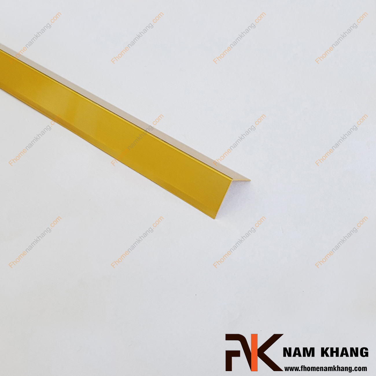 Nẹp chữ V trang trí cạnh gỗ màu vàng bóng NKG-NVV là sản phẩm thường được sử dụng nẹp ở vị trí tiếp xúc giữa 2 bề mặt tấm gỗ.