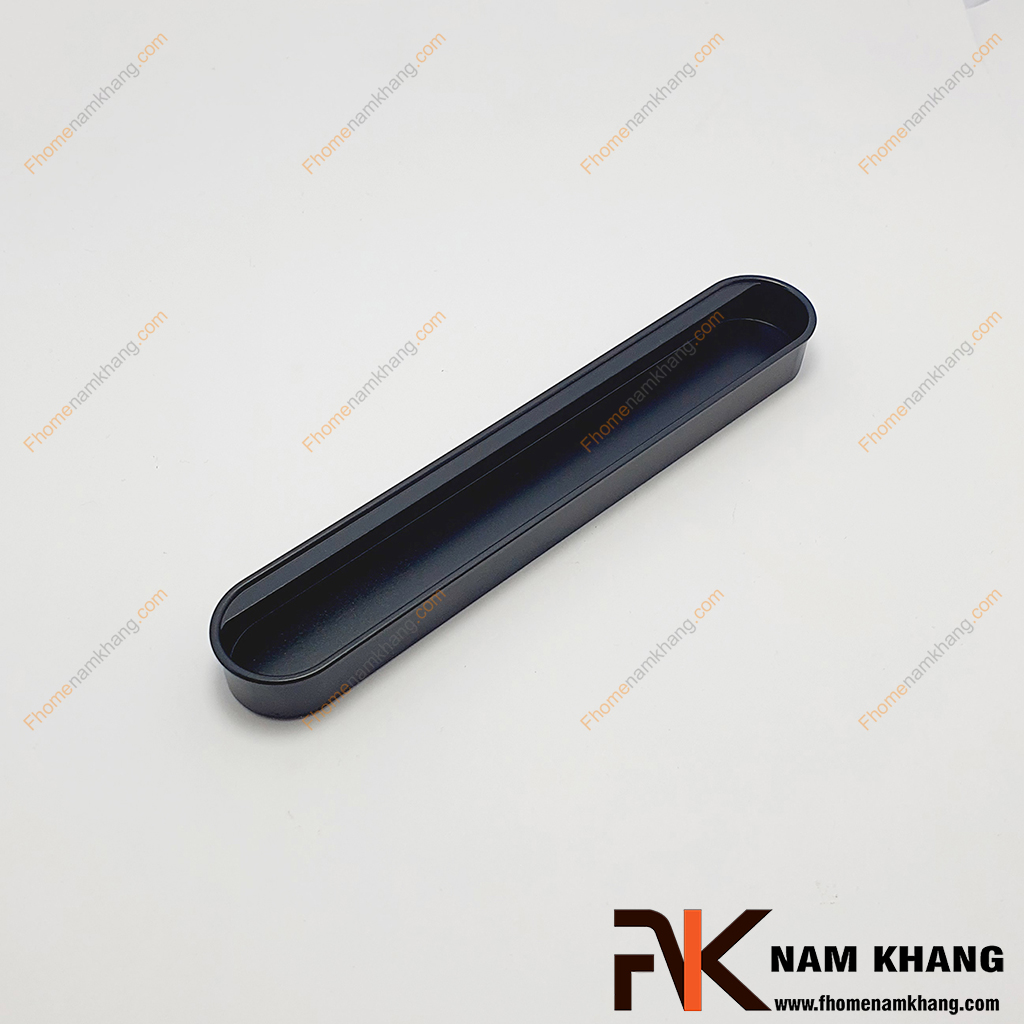 Tay nắm âm cửa tủ hợp kim cứng màu đen NK301T-160D mẫu tay nắm âm trơn chuyên sử dụng cho các dạng cửa tủ, ngăn kéo, cửa tủ quần áo cần sự đơn giản, tiện lợi