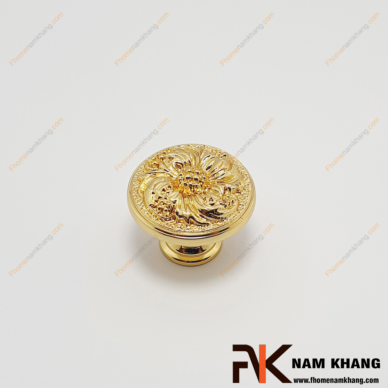Núm cửa tủ cao cấp bằng đồng NK149A-DV, dáng núm tròn trơn màu đồng vàng xước ấn tượng, lắp đặt bằng vít khoan âm cực kỳ an toàn khi sử dụng.