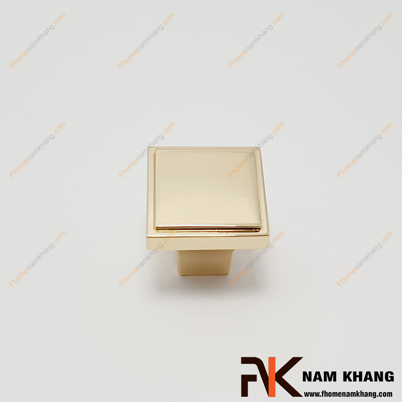 Núm cửa tủ vuông màu vàng bóng NK026-V, núm cửa tủ dạng vuông khối được lên màu trên chất liệu hợp kim cao cấp. Đây là sản phẩm được sử dụng nhiều trên các dạng tủ kệ bếp, ngăn kệ, ngăn tủ và các dạng tủ quần áo,...