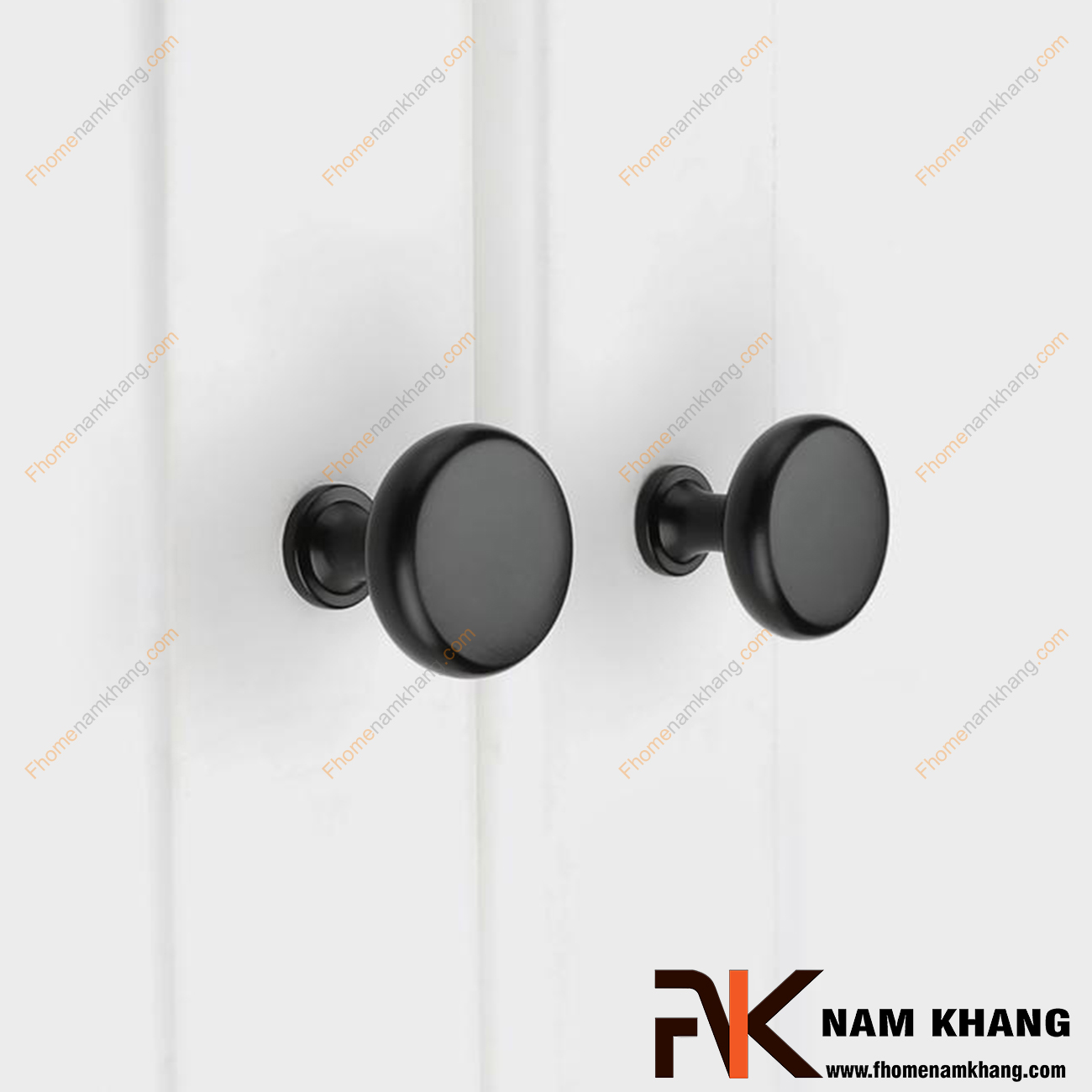 Núm cửa tủ dạng tròn màu đen mờ NK211-D - sản phẩm phụ kiện tủ nhỏ gọn thiết kế đơn giản bo tròn nhẹ nàng và sỡ hữu màu mạ mờ ấn tượng dễ dàng phối hợp.