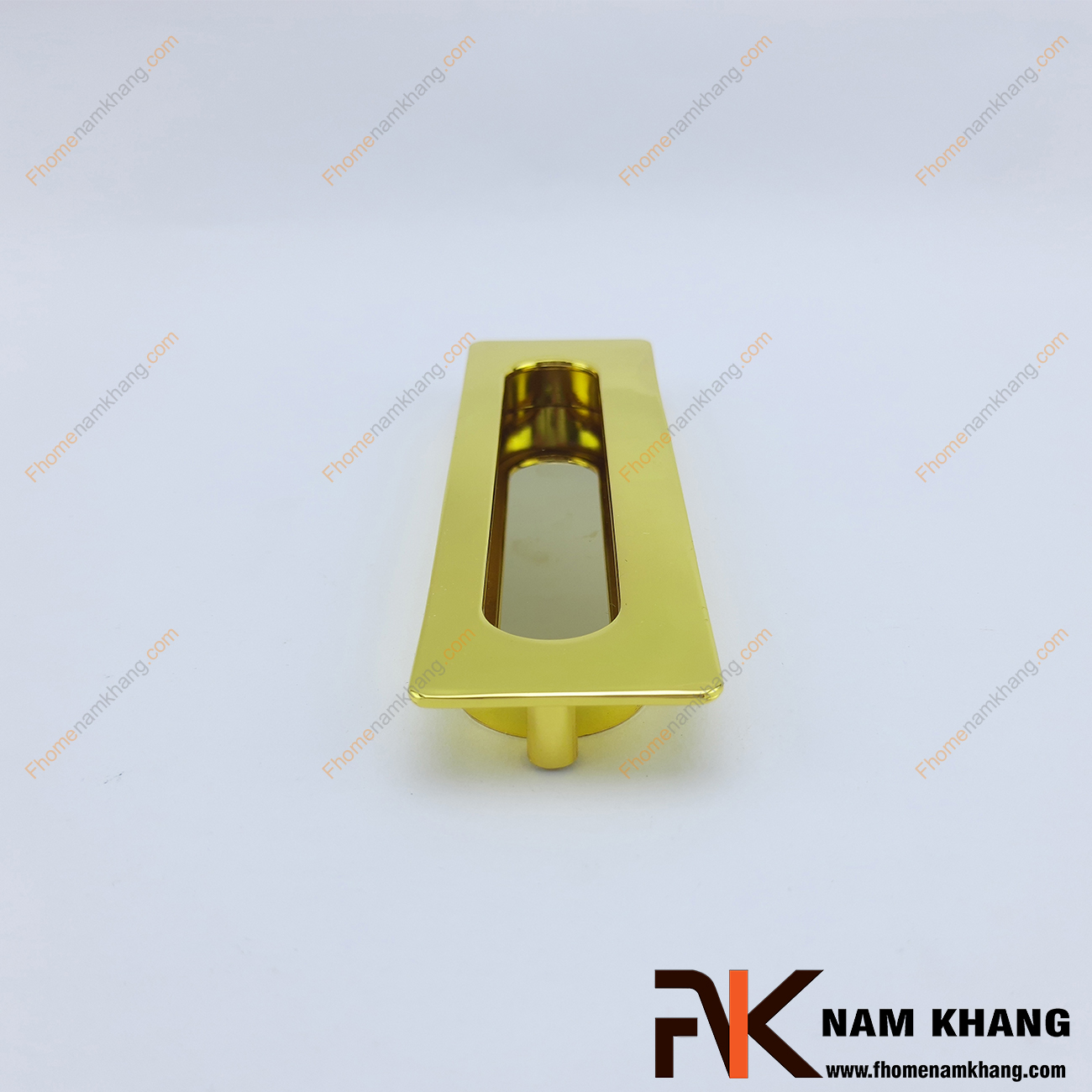 Tay nắm âm tủ dạng trơn màu vàng bóng NK145-V là loại tay nắm chuyên dùng cho các loại tủ đặt ở những nơi có không gian hạn chế hoặc dùng để nâng cao tính thẫm mỹ của sản phẩm.
