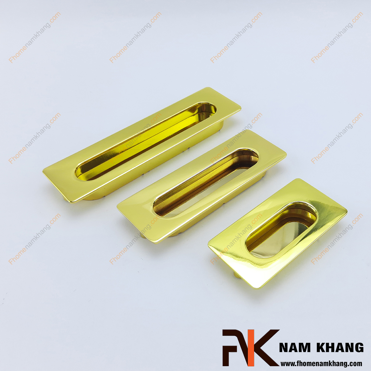 Tay nắm âm tủ dạng trơn màu vàng bóng NK145-V là loại tay nắm chuyên dùng cho các loại tủ đặt ở những nơi có không gian hạn chế hoặc dùng để nâng cao tính thẫm mỹ của sản phẩm.