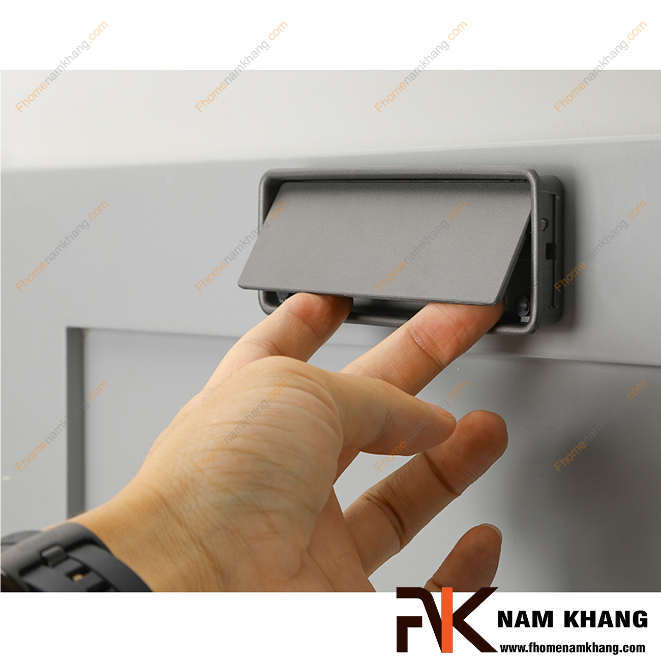Tay nắm âm tủ màu xám NK237-X là loại tay nắm chuyên dùng cho các loại tủ đặt ở những nơi có không gian hạn chế hoặc dùng để nâng cao tính thẫm mỹ của sản phẩm