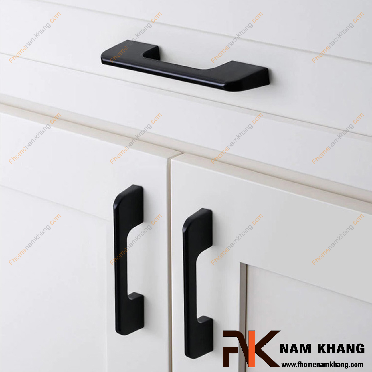 Tay nắm cửa tủ quần áo màu đen mờ NK260-D là một dòng tay nắm tủ theo bộ với nhiều kích thước được sử dụng trên một hoặc nhiều loại phong cách tủ khác nhau tùy nhu cầu thiết kế