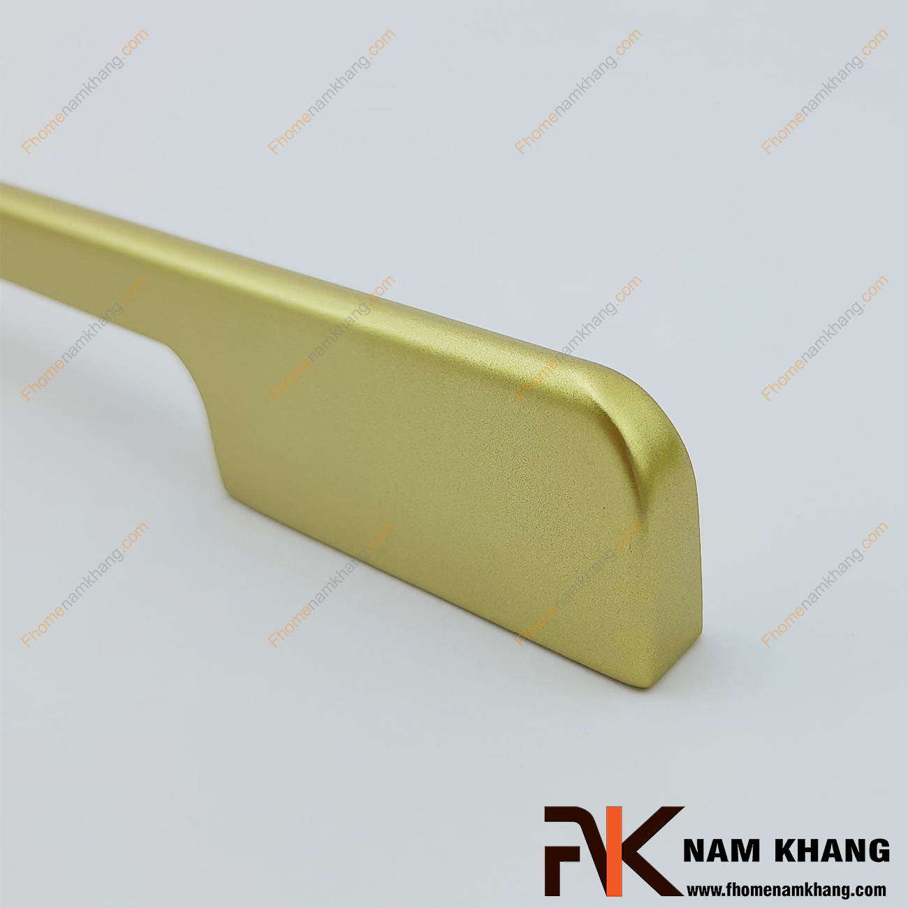 Tay nắm tủ dạng thanh màu vàng NK260-V là một dòng tay nắm tủ theo bộ với nhiều kích thước được sử dụng trên một hoặc nhiều loại phong cách tủ khác nhau tùy nhu cầu thiết kế