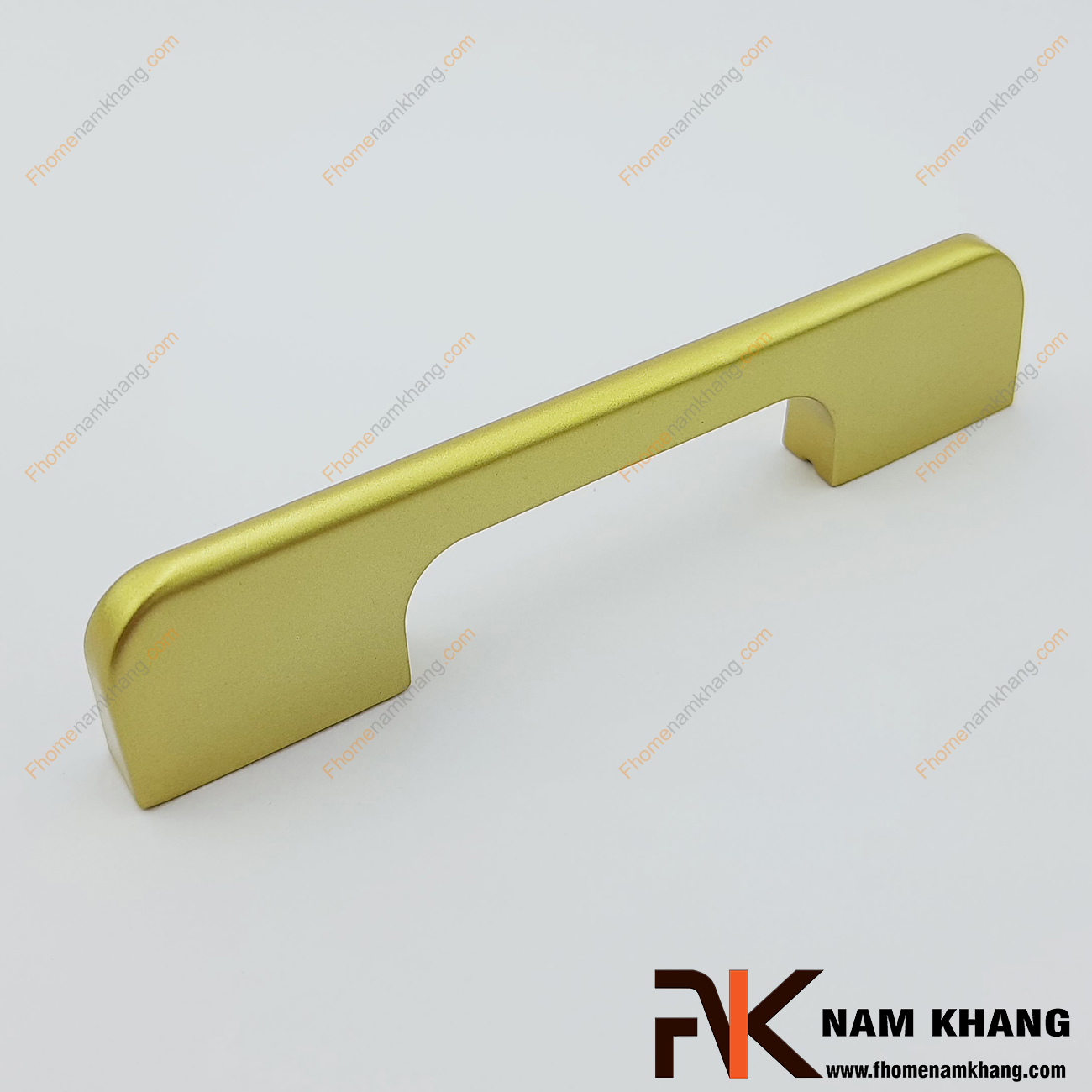 Tay nắm tủ dạng thanh màu vàng NK260-V là một dòng tay nắm tủ theo bộ với nhiều kích thước được sử dụng trên một hoặc nhiều loại phong cách tủ khác nhau tùy nhu cầu thiết kế