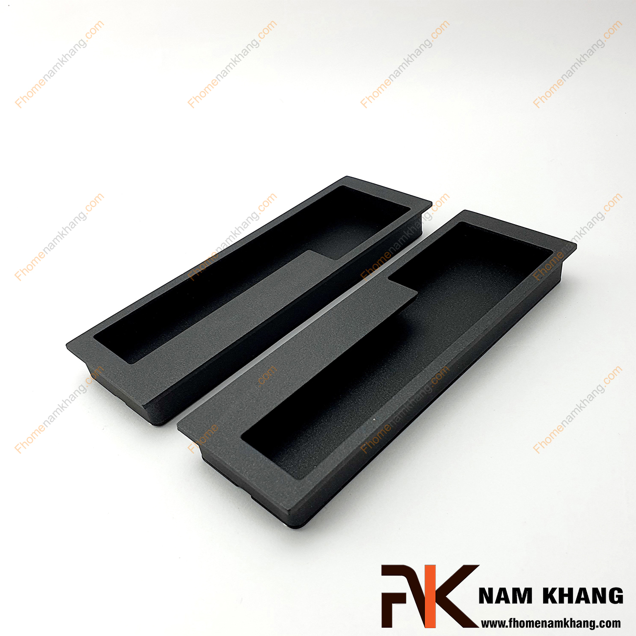 Tay nắm âm tủ màu đen NK438-128D là loại tay nắm chuyên dùng cho các loại tủ đặt ở những nơi có không gian hạn chế hoặc dùng để nâng cao tính thẫm mỹ của sản phẩm