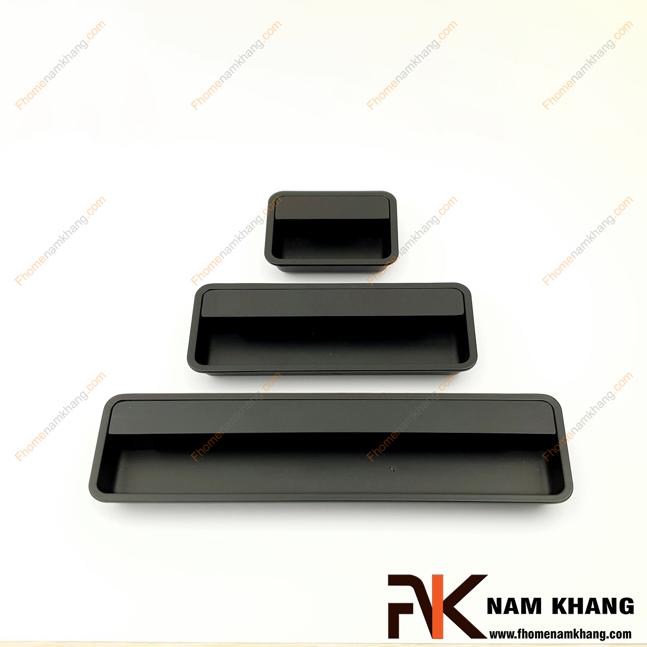 Tay nắm âm tủ màu đen NK462-D là loại tay nắm chuyên dùng cho các loại tủ đặt ở những nơi có không gian hạn chế hoặc dùng để nâng cao tính thẫm mỹ của sản phẩm.