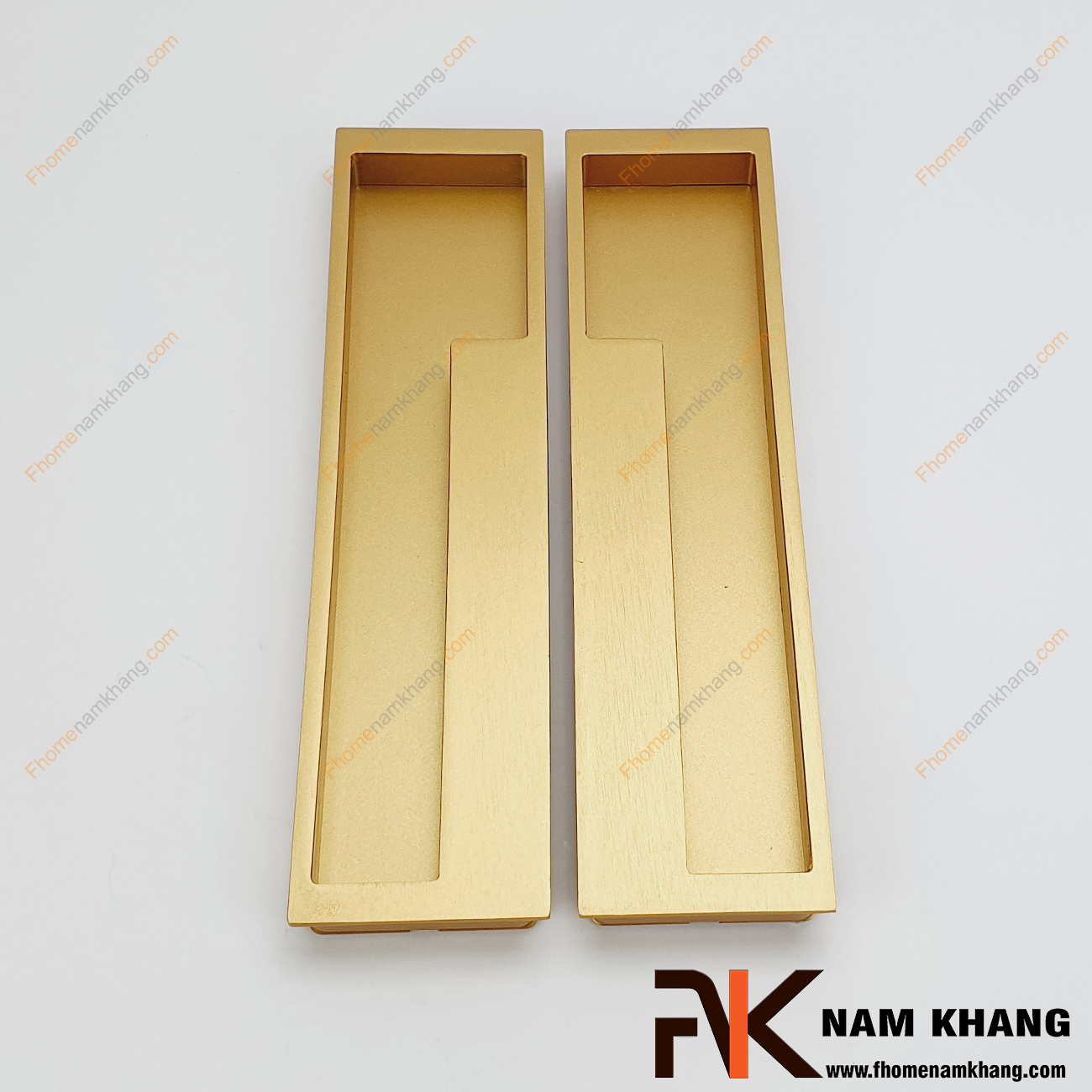 Tay nắm âm tủ màu vàng mờ NK438-192VM là loại tay nắm chuyên dùng cho các loại tủ đặt ở những nơi có không gian hạn chế hoặc dùng để nâng cao tính thẫm mỹ của sản phẩm