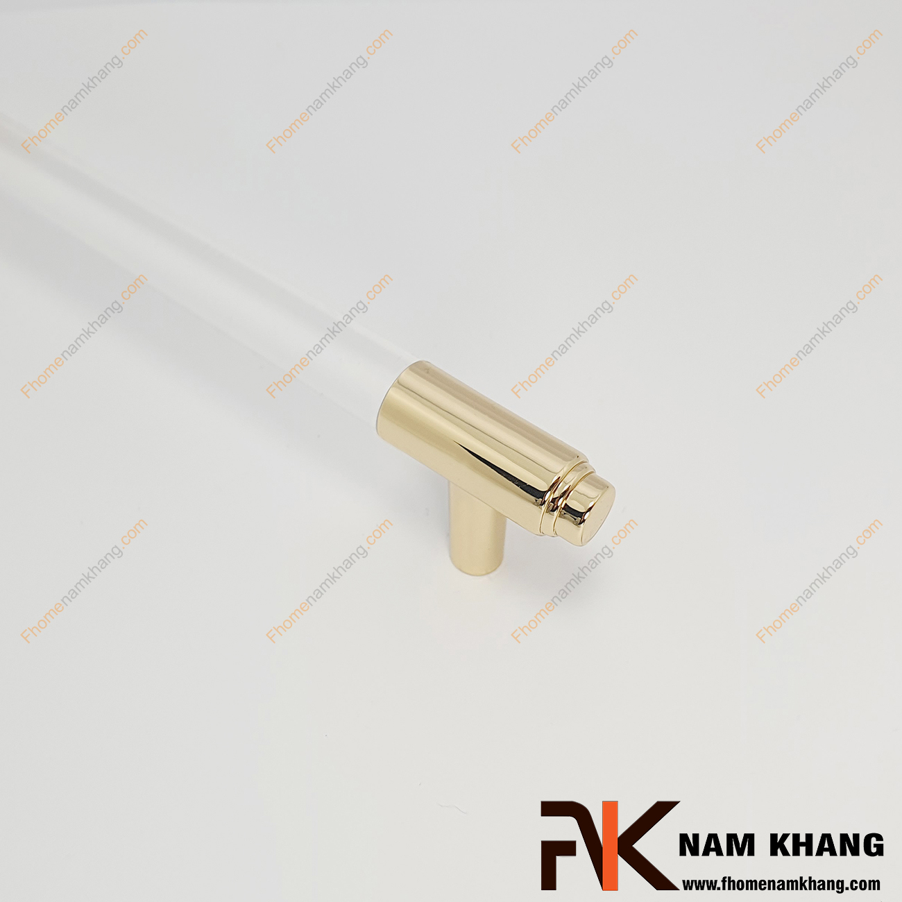 Tay nắm tủ dạng thanh tròn NK465-TV là dạng tay nắm tủ phối hợp giữa dòng hợp kim cao cấp và keo epoxy trong suốt tạo thành dòng sản phẩm chất lượng.