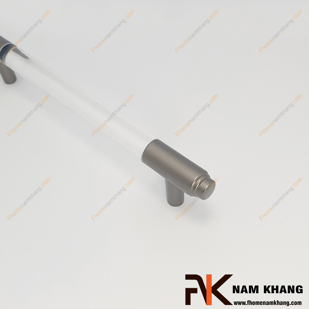 Tay nắm tủ dạng thanh tròn NK465-TX là dạng tay nắm tủ phối hợp giữa dòng hợp kim cao cấp và keo epoxy trong suốt tạo thành dòng sản phẩm chất lượng.