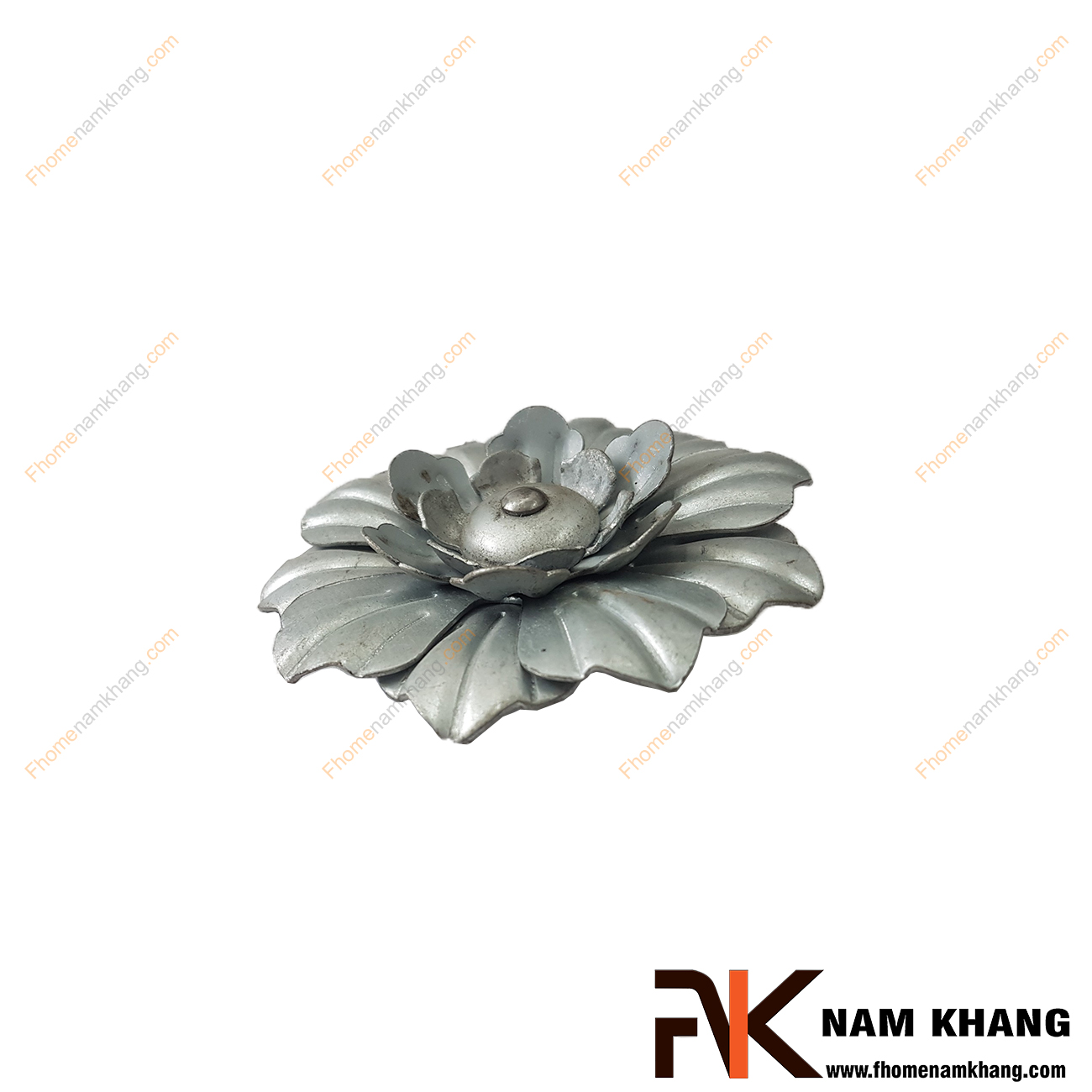 Hoa lá thép dập NKS-123 được tạo hình bông hoa, là phụ kiện trang trí dành cho các sản phẩm sắt uốn mỹ thuật  Chi tiết được dập nỗi trên bề mặt, mô phỏng chính xác chi tiết thực tế.